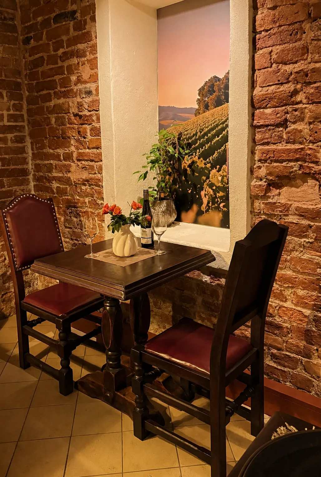 Hubane laud Weinstube telliskiviseinte vahel